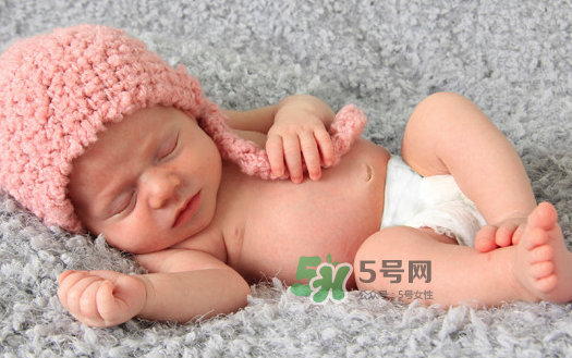 寶寶沒長(zhǎng)牙能吃磨牙棒嗎？寶寶沒長(zhǎng)牙可以吃磨牙餅干嗎？