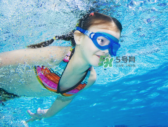 游泳為什么浮不起來(lái)？游泳浮不起來(lái)怎么辦？