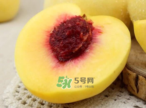 黃桃果肉是什么顏色？黃桃果肉為什么是紅的？