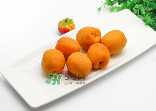 黃桃果肉是什么顏色？黃桃果肉為什么是紅的？