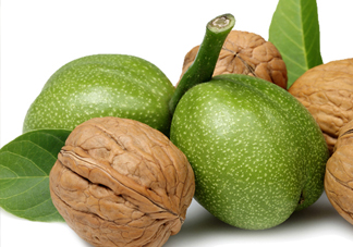 青皮核桃貴還是買去皮的貴？青皮核桃種植方法