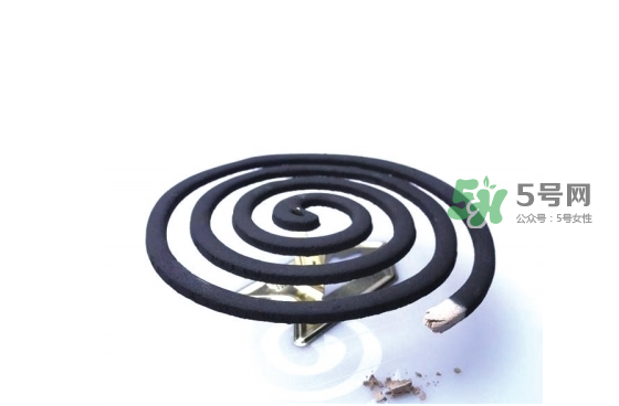 點20盤蚊香開空調(diào)睡中毒 開空調(diào)能點蚊香嗎？