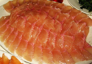 金鱒魚(yú)和三文魚(yú)的區(qū)別 金鱒魚(yú)和虹鱒魚(yú)的區(qū)別