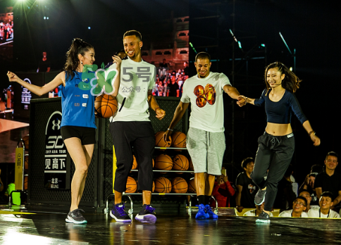 2017庫(kù)里亞洲行北京站上腳穿的球鞋是什么型號(hào)？