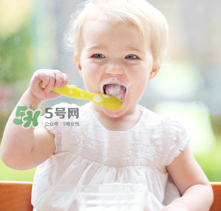 兒童多大可以吃鹽？?jī)和喳}的注意事項(xiàng)