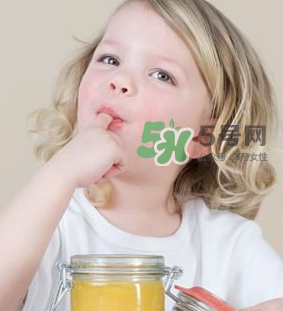 兒童多大可以吃鹽？?jī)和喳}的注意事項(xiàng)