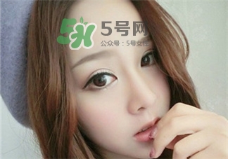 美瞳怎么取下來(lái)?取美瞳小方法