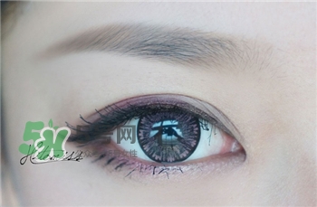 美瞳怎么取下來(lái)?取美瞳小方法