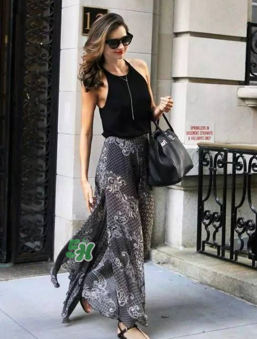 吊帶背心怎么搭配？吊帶背心怎么搭配圖片