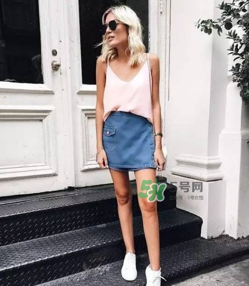 吊帶背心怎么搭配？吊帶背心怎么搭配圖片