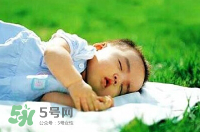 寶寶曬太陽(yáng)對(duì)眼睛好嗎？寶寶曬太陽(yáng)對(duì)眼睛的有影響嗎？