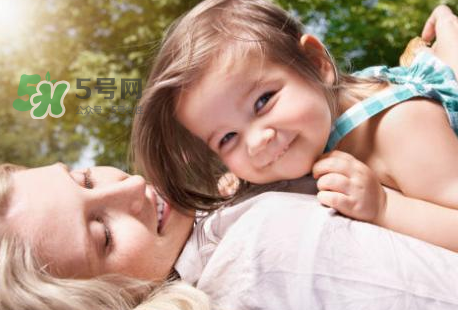 寶寶曬太陽(yáng)對(duì)眼睛好嗎？寶寶曬太陽(yáng)對(duì)眼睛的有影響嗎？