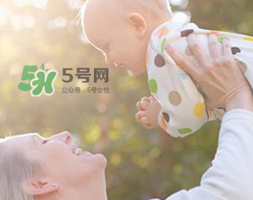 寶寶曬太陽(yáng)對(duì)眼睛好嗎？寶寶曬太陽(yáng)對(duì)眼睛的有影響嗎？