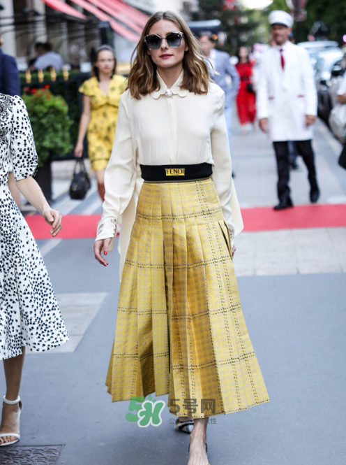 傘裙搭配什么上衣？傘裙怎么搭配好看？