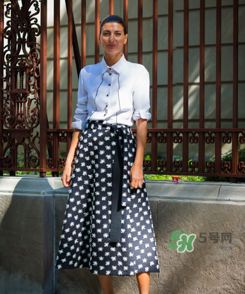 傘裙搭配什么上衣？傘裙怎么搭配好看？