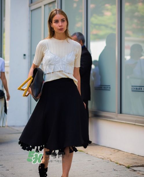 傘裙搭配什么上衣？傘裙怎么搭配好看？