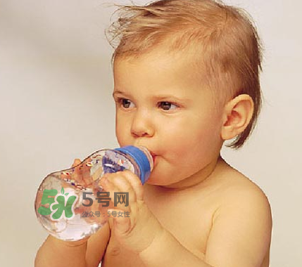 寶寶能喝蜂蜜水嗎？蜂蜜水寶寶能長(zhǎng)期喝嗎？