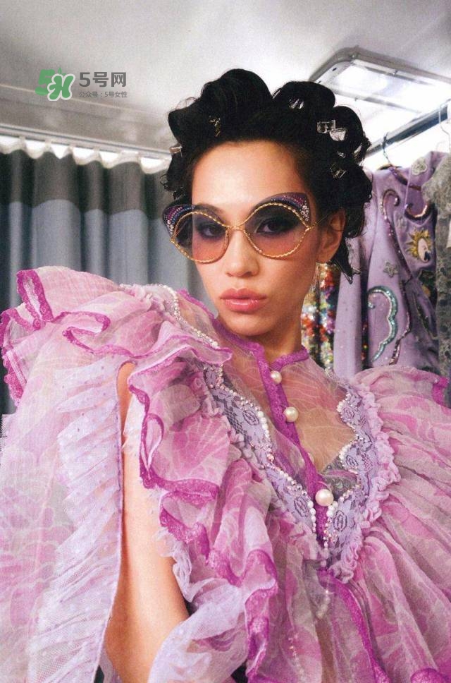 今年流行的彩色墨鏡款式 今年流行什么彩色墨鏡款式 今年流行的彩色墨鏡款式 今年流行什么彩色墨鏡款式