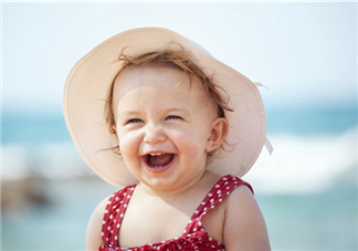 寶寶曬太陽對眼睛好嗎？寶寶曬太陽對眼睛的有影響嗎？