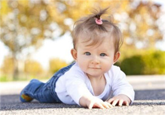 寶寶曬太陽曬哪個部位？夏天寶寶曬太陽最佳時間