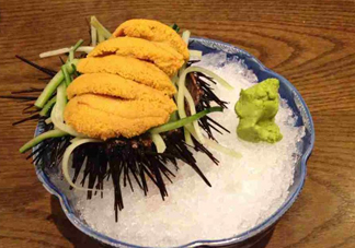 海膽黃一次吃多少克合適？海膽里面黑色的能吃嗎