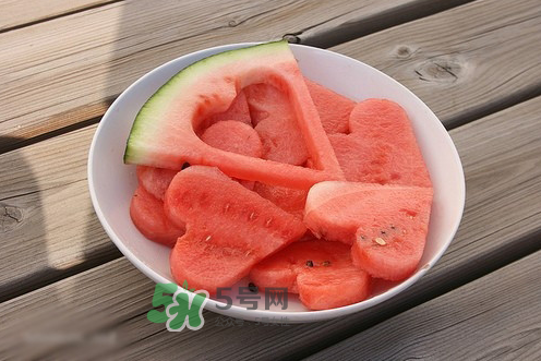 提子和西瓜能一起吃嗎？西瓜和提子能一起吃嗎？