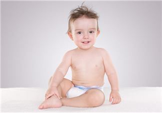 夏天寶寶頭上長紅疙瘩怎么回事？夏天寶寶頭上長東西怎么辦？