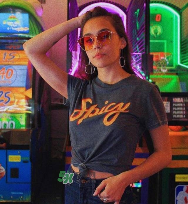 今年流行的彩色墨鏡款式 今年流行什么彩色墨鏡款式 今年流行的彩色墨鏡款式 今年流行什么彩色墨鏡款式