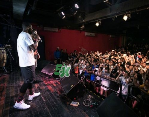 耐克2017歐文亞洲行北京站上腳穿的球鞋是什么型號(hào)？