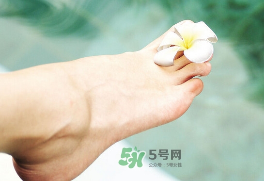 花椒水泡腳能治白發(fā)嗎？花椒水泡腳的禁忌