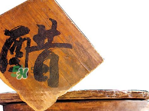 醋泡腳用白醋還是陳醋？泡腳用什么醋最好？