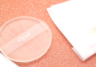 硅膠粉撲和海綿粉撲哪個好？硅膠粉撲和美妝蛋哪個好