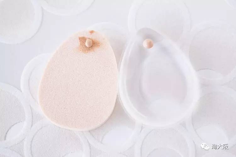 硅膠粉撲和氣墊粉撲哪個好用？硅膠粉撲和氣墊粉撲對比