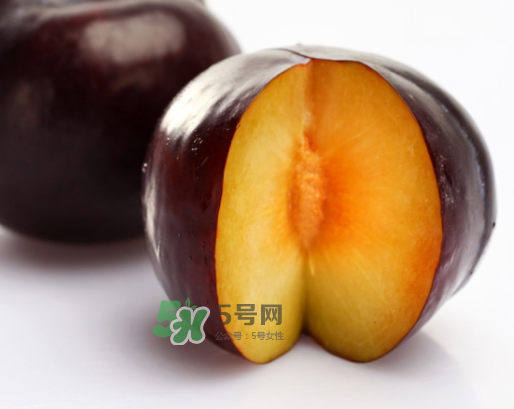 黑布李多少錢一斤？黑布李和紅布李哪個貴？