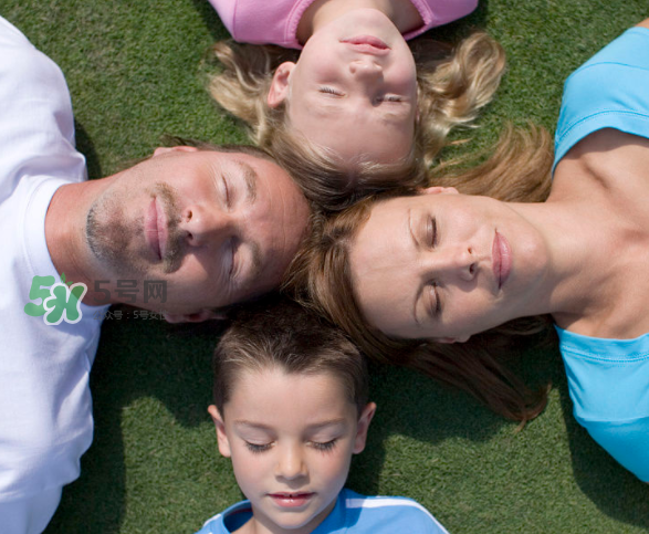 三伏天可以睡地上嗎？三伏天可以睡地板嗎？