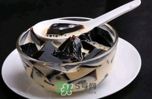 龜苓膏哪個牌子正宗？傳統(tǒng)的龜苓膏如何熬制