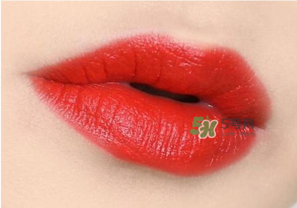 mac口紅哪個(gè)顏色顯白？mac口紅哪個(gè)色號適合黃皮？