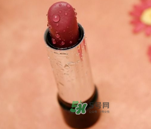 口紅上面有水珠怎么辦_口紅有水珠怎么回事_還能用嗎 口紅上面有水珠怎么辦_口紅有水珠怎么回事_還能用嗎