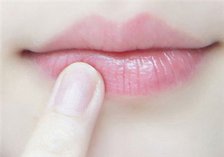 你的嘴唇為什么起泡 嘴唇上的水泡治不好嗎？