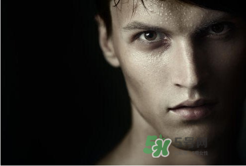 三伏天不出汗怎么回事？三伏天臉上愛出汗怎么回事？