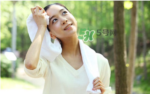 三伏天不出汗怎么回事？三伏天臉上愛出汗怎么回事？