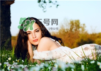 卸妝應(yīng)該怎么卸?卸妝時的正確擦臉方向 卸妝應(yīng)該怎么卸?卸妝時的正確擦臉方向