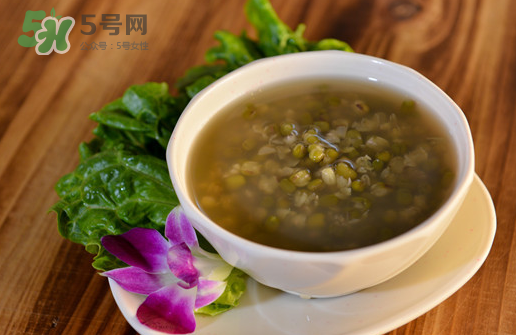 雞蛋和綠豆湯能一起吃嗎？綠豆湯可以和雞蛋一起吃嗎？