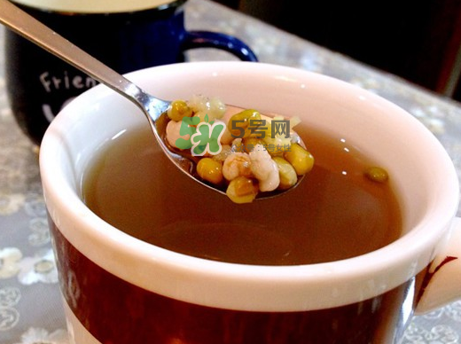 綠豆湯和牛奶能一起吃嗎？喝綠豆湯同時(shí)可以喝牛奶嗎？