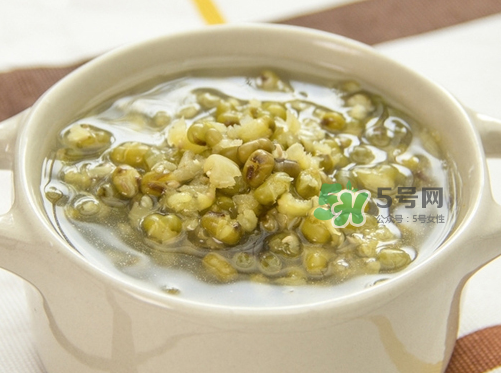 喝完啤酒可以喝綠豆湯嗎？啤酒和綠豆湯能一起喝嗎？