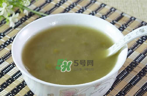 喝完啤酒可以喝綠豆湯嗎？啤酒和綠豆湯能一起喝嗎？