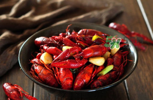 麻辣小龍蝦和西瓜能一起吃嗎？麻辣小龍蝦和西瓜一起吃會(huì)中毒嗎？