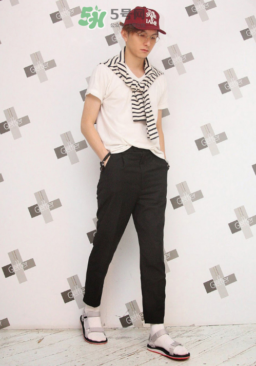 teva涼鞋什么價(jià)位？teva鞋大概多少錢一雙？