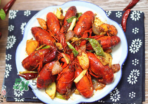 孕婦能吃麻辣小龍蝦嗎？吃麻辣小龍蝦會(huì)流產(chǎn)嗎？