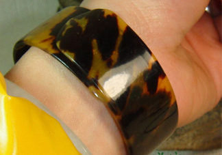 玳瑁色是什么顏色？玳瑁手鐲是什么做的